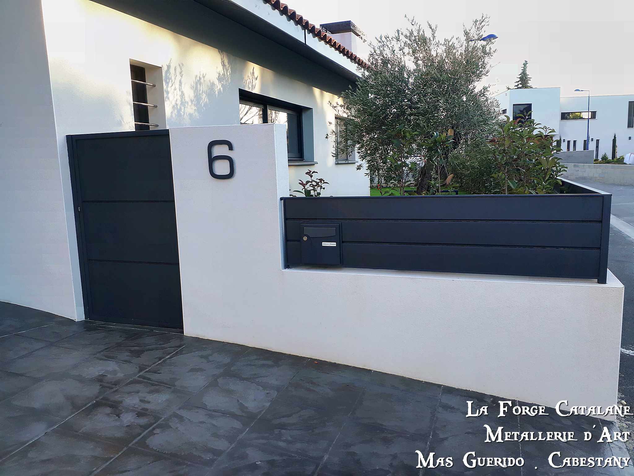 cloture sur muret tole caissonnee thermolaque fer forge catalane cabestany (3).jpg